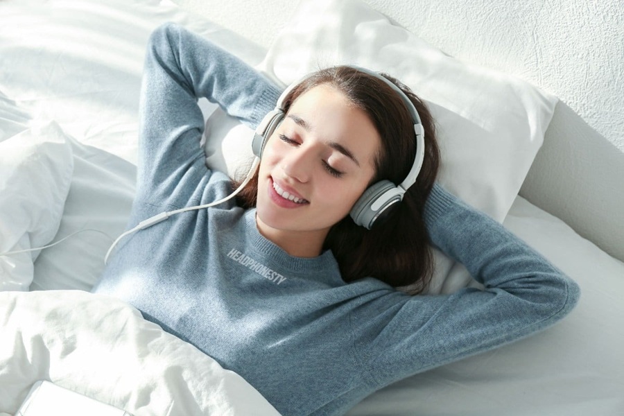 vua-ngu-vua-deo-tai-nghe-bluetooth-co-sao-khong-2